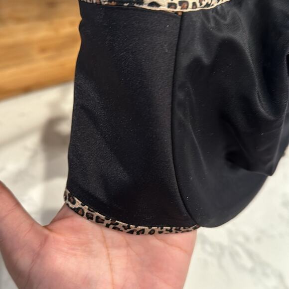 Olga wide strap leopard print accents underwire not lined T-shirt bra size 38D - Picture 4 of 7